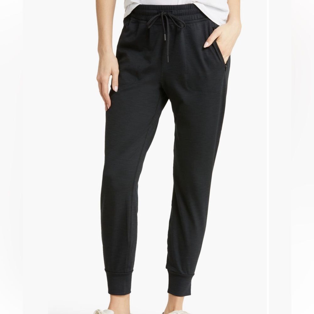 Beyond Yoga Rib Street Jogger in black heather small